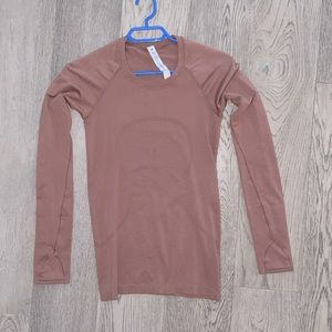 Swiftly lululemon long sleeve top